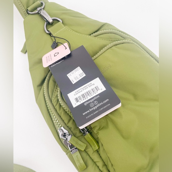 Baggallini Central Park Sling Bag - Picture 2 of 4